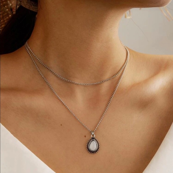 Jewelry - ✨2/$25✨Layered Waterdrop Necklace✨